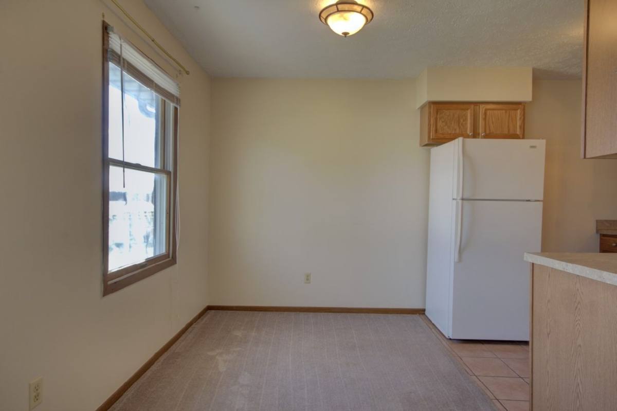 Apartment for rent at 715 Hillside Dr, Bettendorf, IA 52722