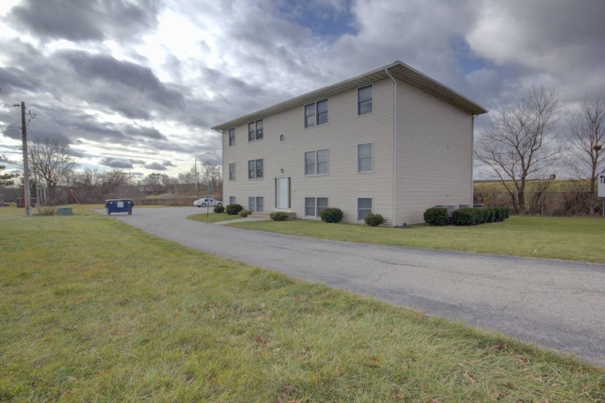 Apartment for rent at 715 Hillside Dr, Bettendorf, IA 52722