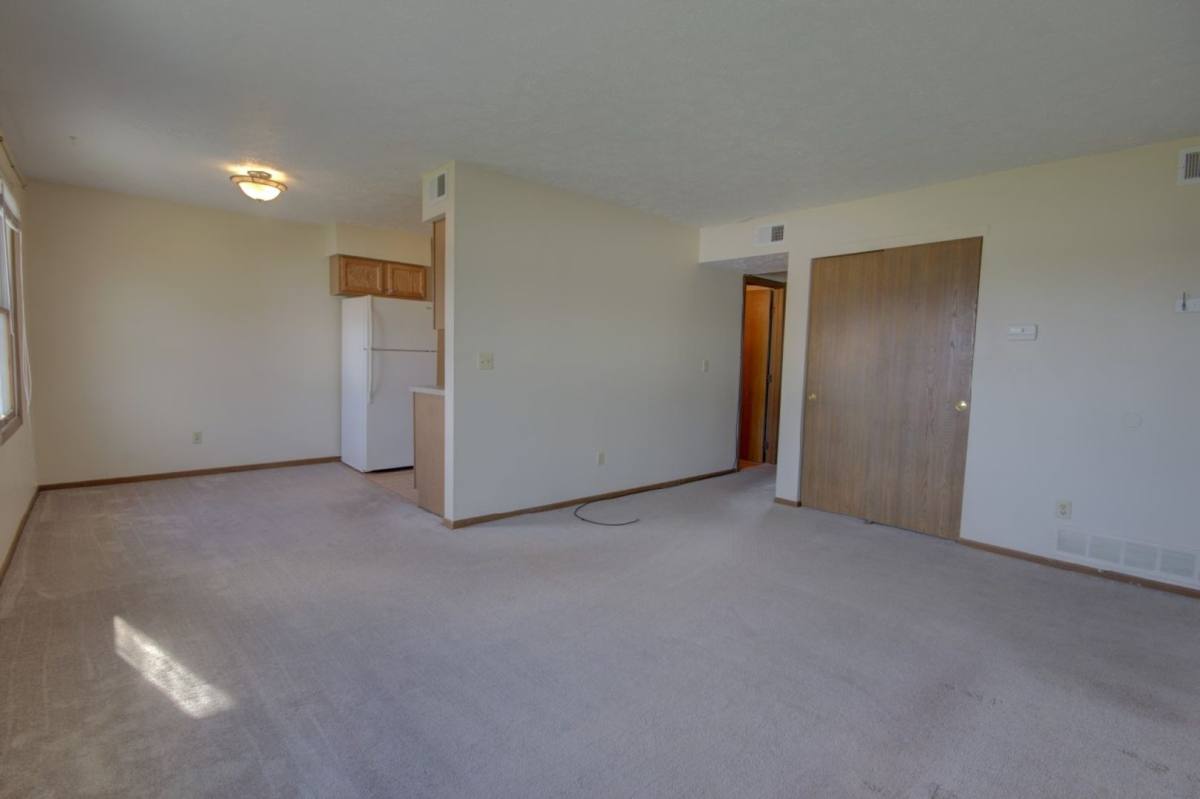 Apartment for rent at 715 Hillside Dr, Bettendorf, IA 52722