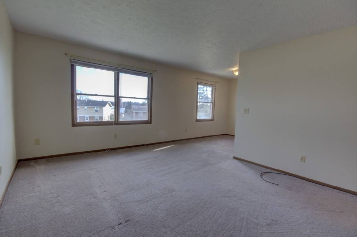 Apartment for rent at 715 Hillside Dr, Bettendorf, IA 52722