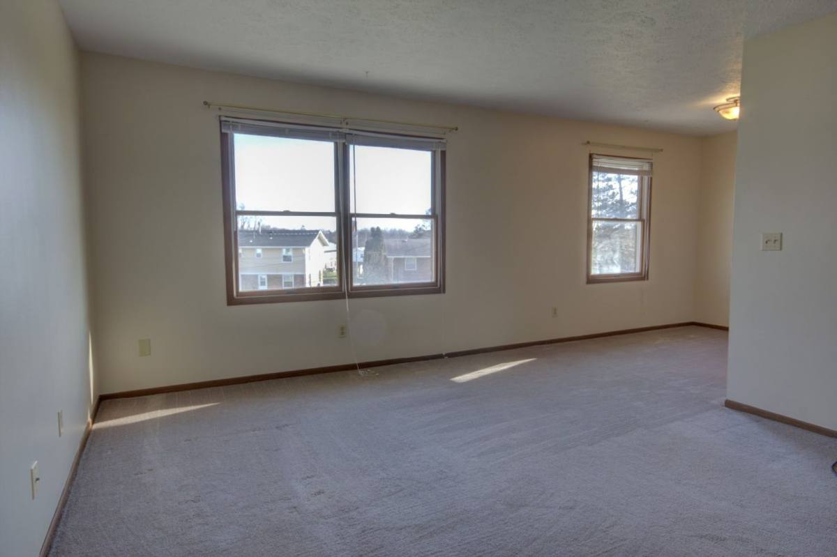 Apartment for rent at 715 Hillside Dr, Bettendorf, IA 52722