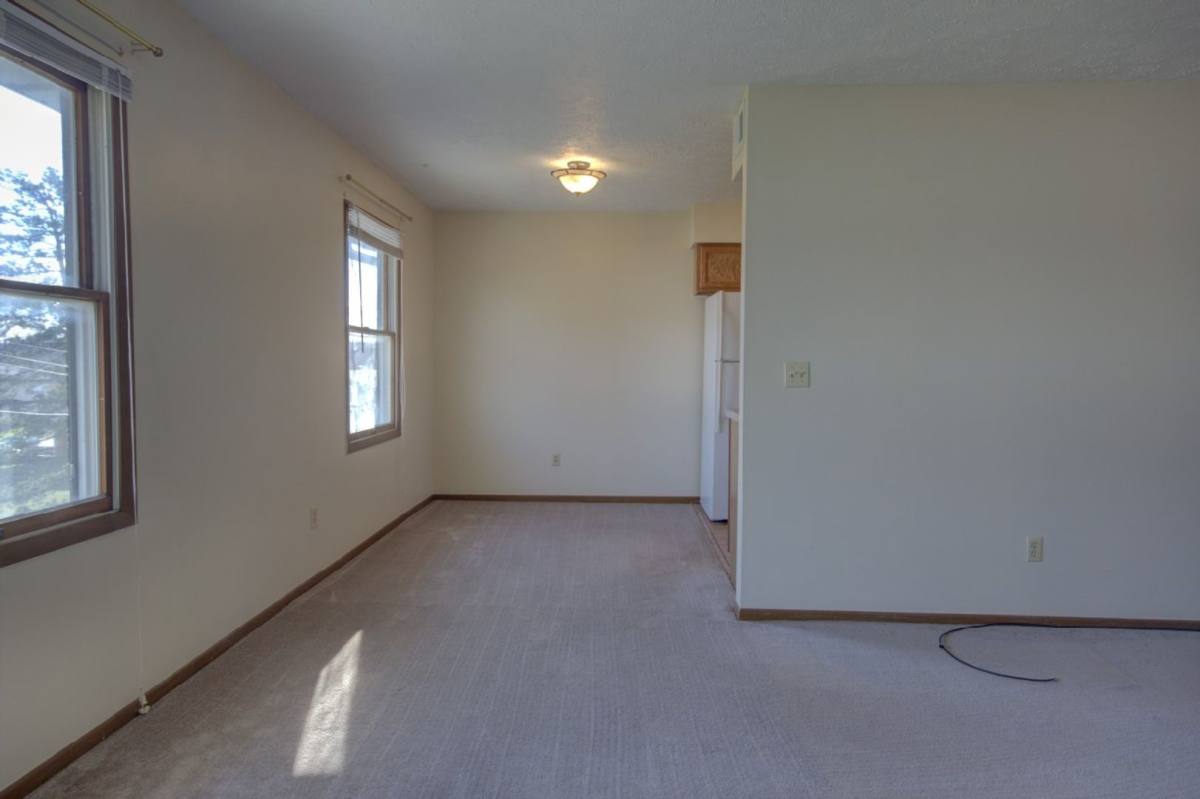 Apartment for rent at 715 Hillside Dr, Bettendorf, IA 52722