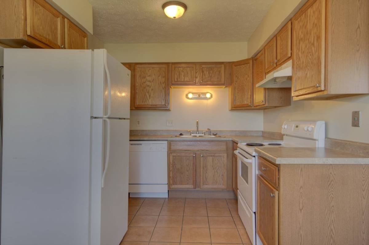 Apartment for rent at 715 Hillside Dr, Bettendorf, IA 52722