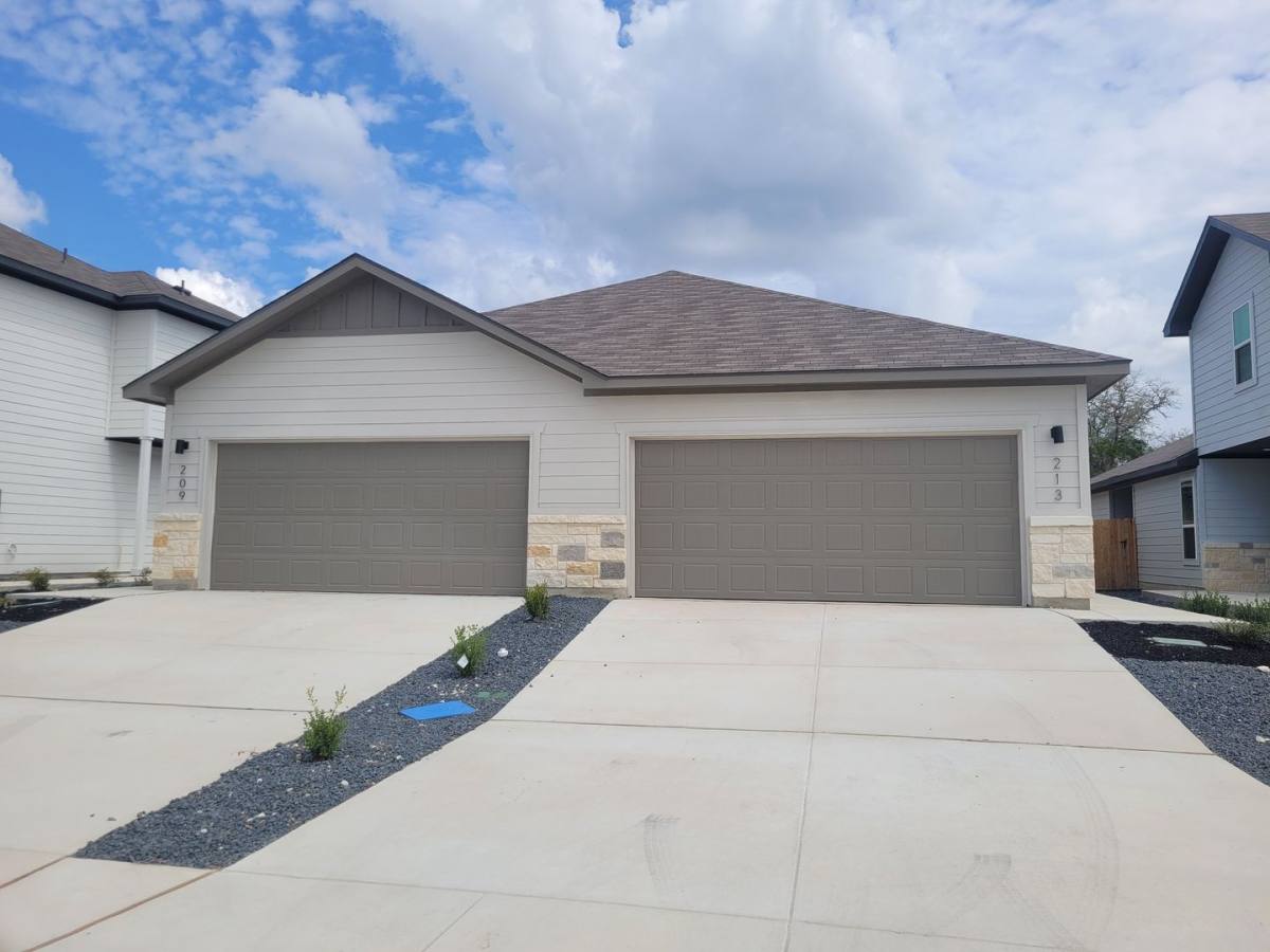 Townhouse for rent at 209 Nespral Dr, San Antonio, TX 78253