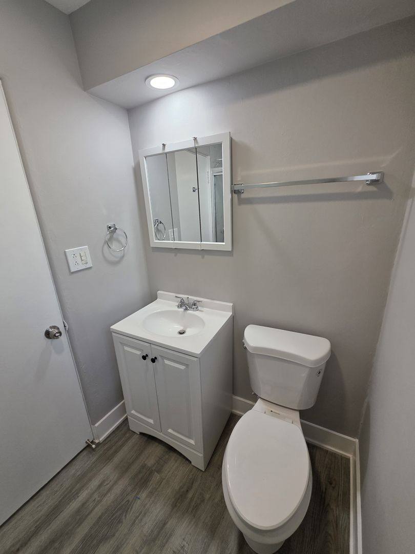 Apartment for rent at 6901 N Ridge Blvd, Chicago, IL 60645