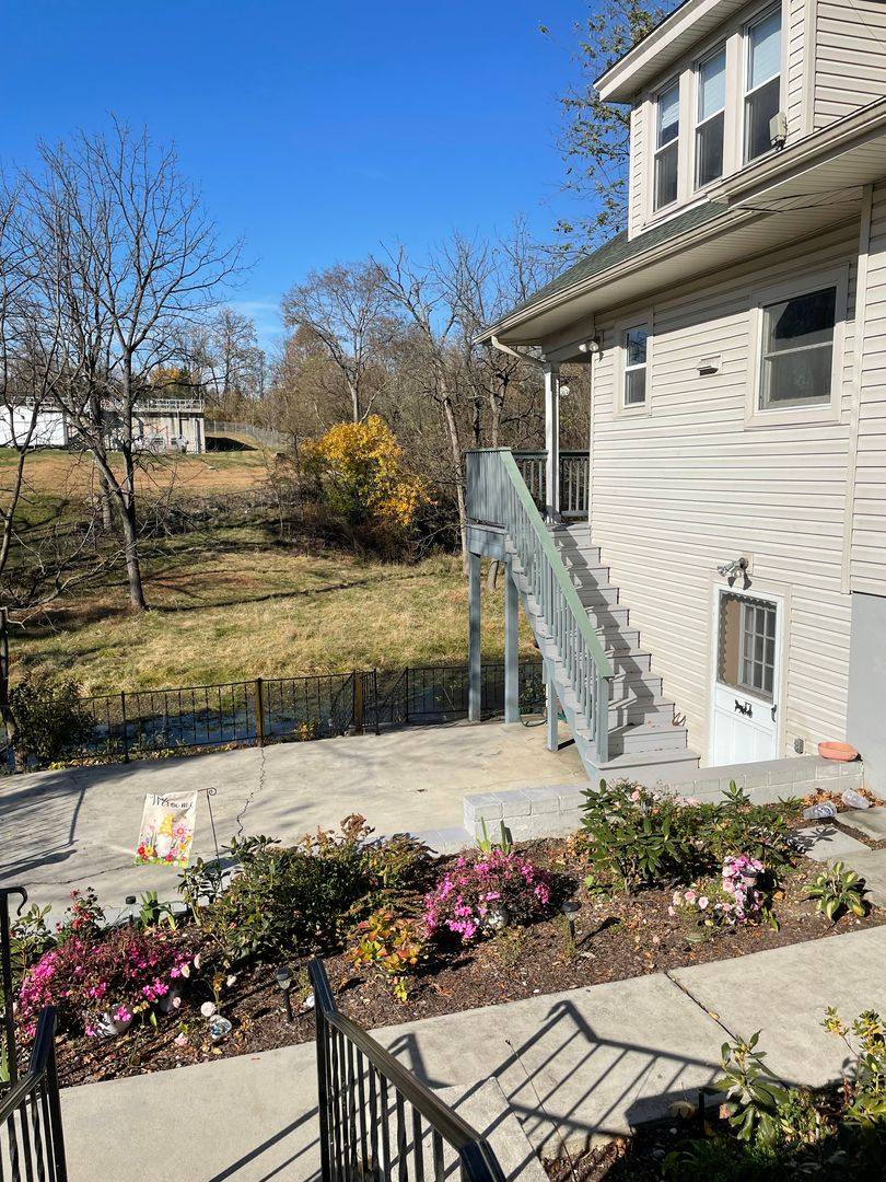Apartment for rent at 107 E Main St, Newville, PA 17241