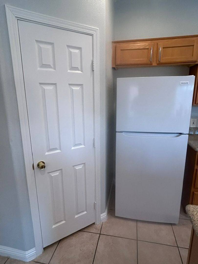 Townhouse for rent at 452 E Sunset Rd, Henderson, NV 89011