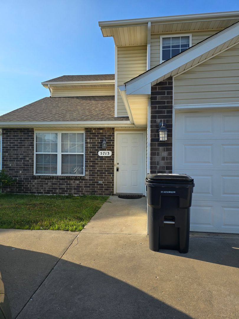 Apartment for rent at 5713-5715 Canaveral Dr, Columbia, MO 65201