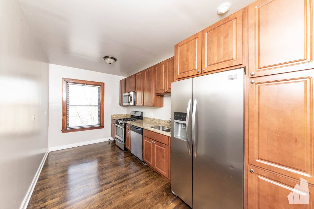 Apartment for rent at 5075 N Wolcott Ave #1, Chicago, IL 60640