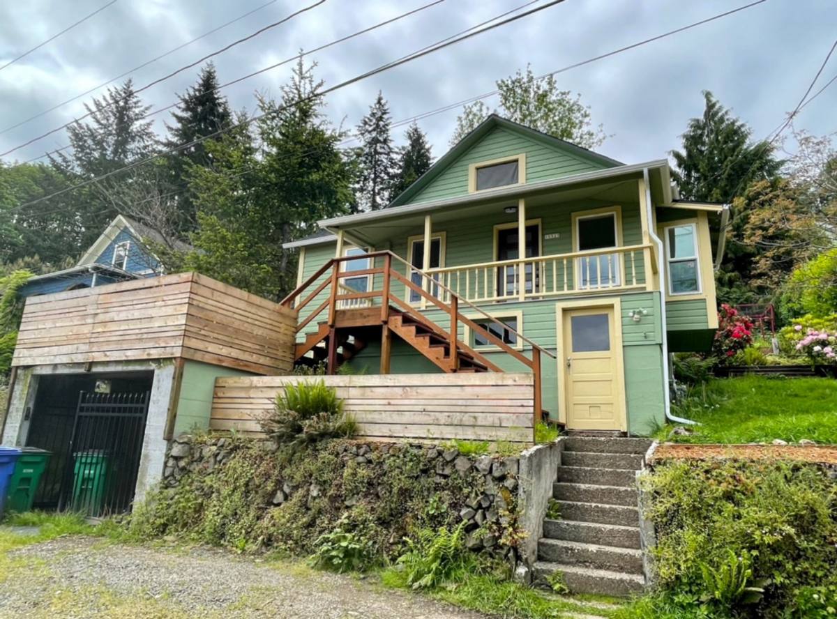 House for rent at 10523 NW 3rd St, Portland, OR 97231