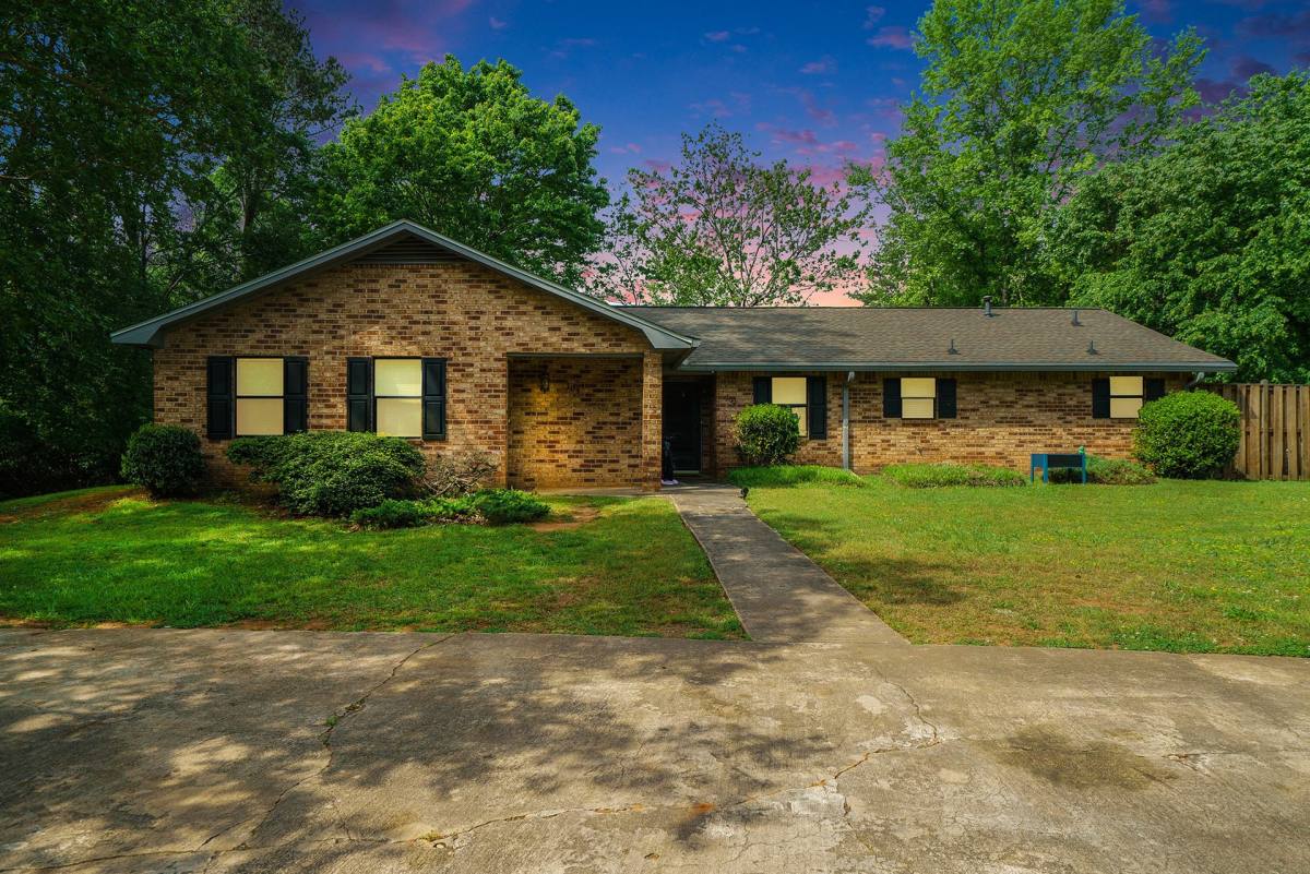 Townhouse for rent at 104 Oak Park Court, Athens, GA 30605