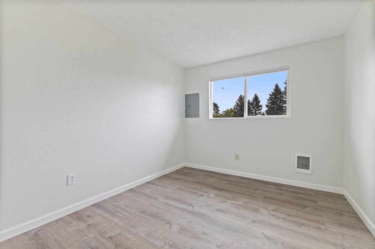 Townhouse for rent at 16000 SE Alder St, Portland, OR 97233