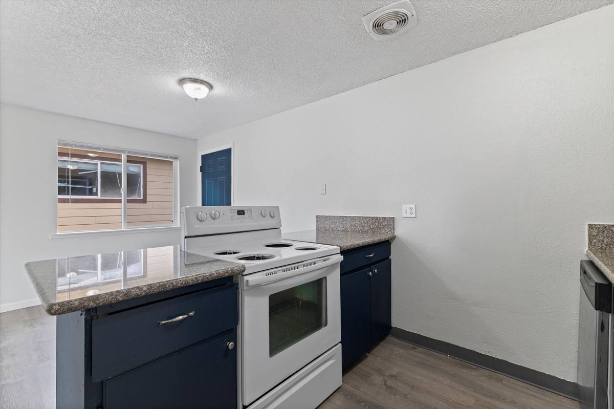 Townhouse for rent at 16000 SE Alder St, Portland, OR 97233