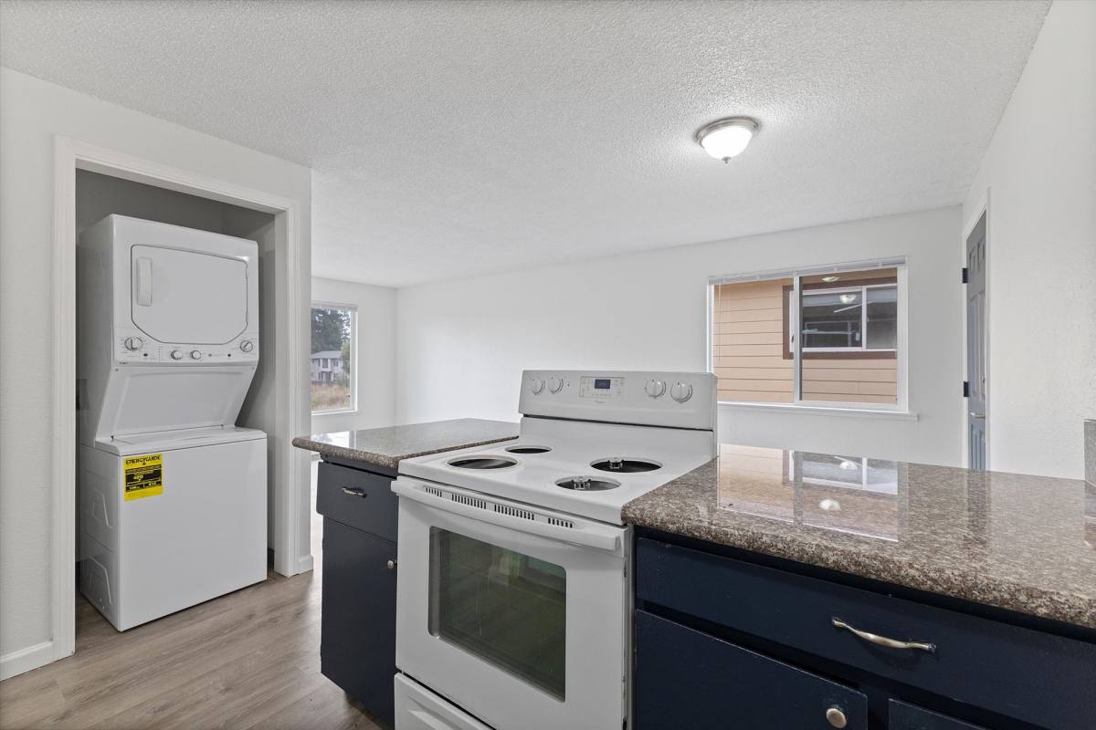Townhouse for rent at 16000 SE Alder St, Portland, OR 97233