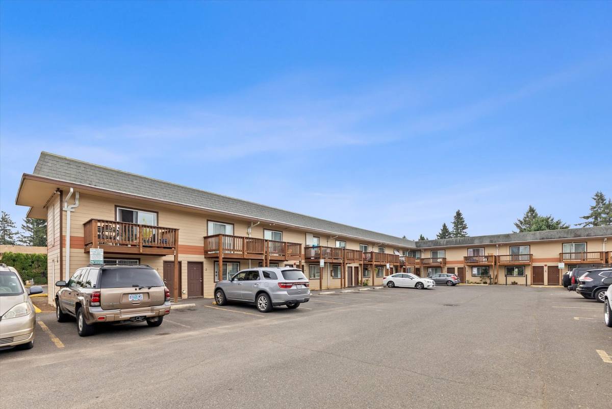 Townhouse for rent at 16000 SE Alder St, Portland, OR 97233