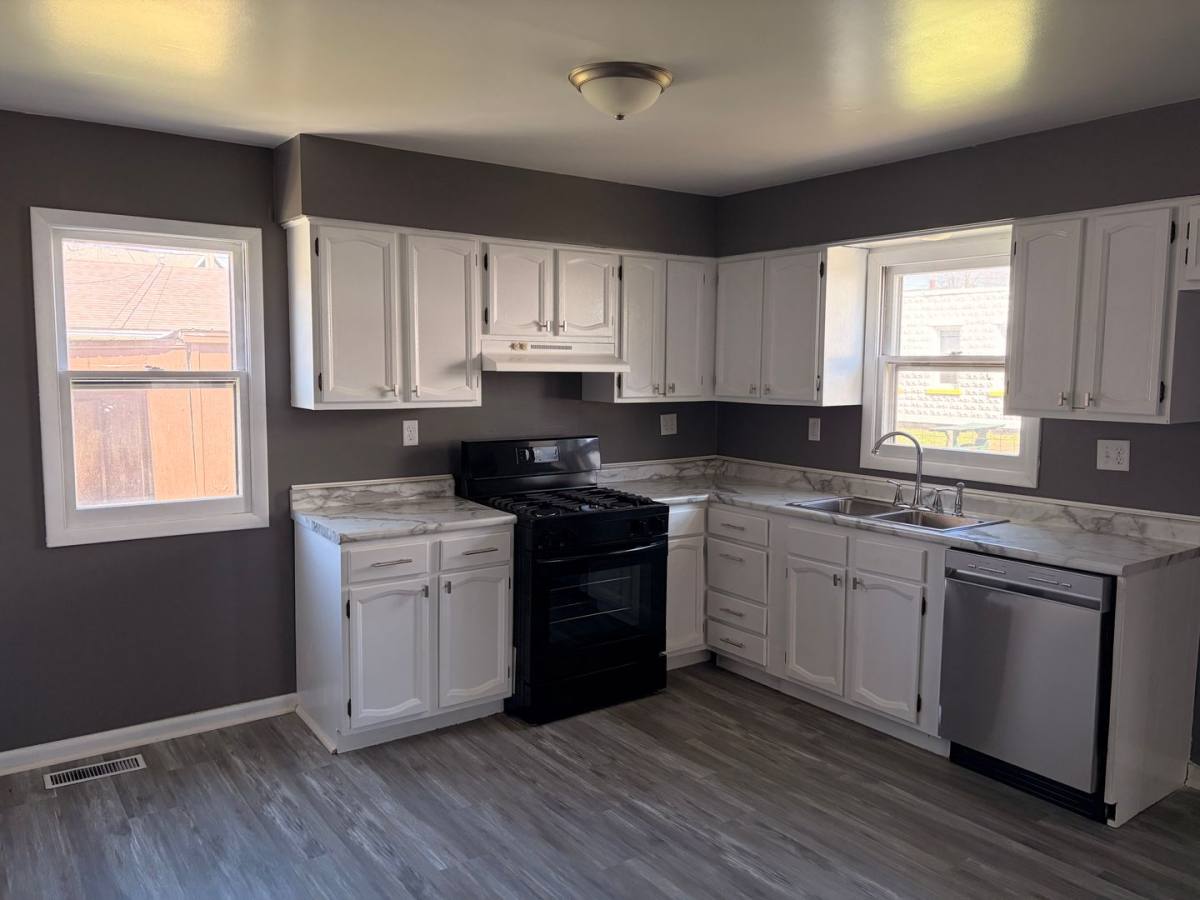 House for rent at 2002 Garfield St, Clinton, IA 52732