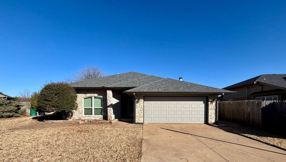 House for rent at 1304 Fairfax Circle, Yukon, OK 73099