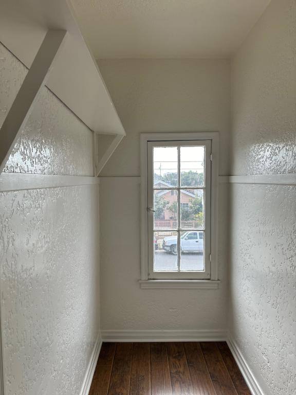 Apartment for rent at 1431 - 1433 1 2 W 36th St, Los Angeles, CA 90018