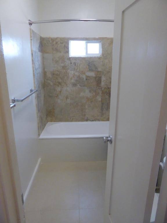 Apartment for rent at 1431 - 1433 1 2 W 36th St, Los Angeles, CA 90018