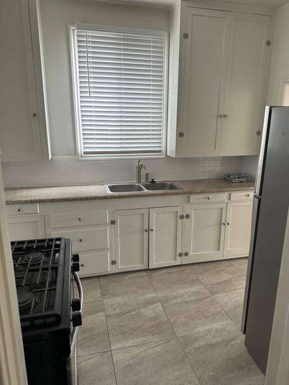 Apartment for rent at 1431 - 1433 1 2 W 36th St, Los Angeles, CA 90018