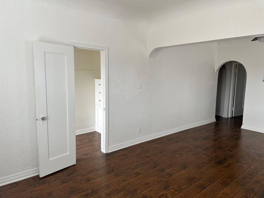 Apartment for rent at 1431 - 1433 1 2 W 36th St, Los Angeles, CA 90018