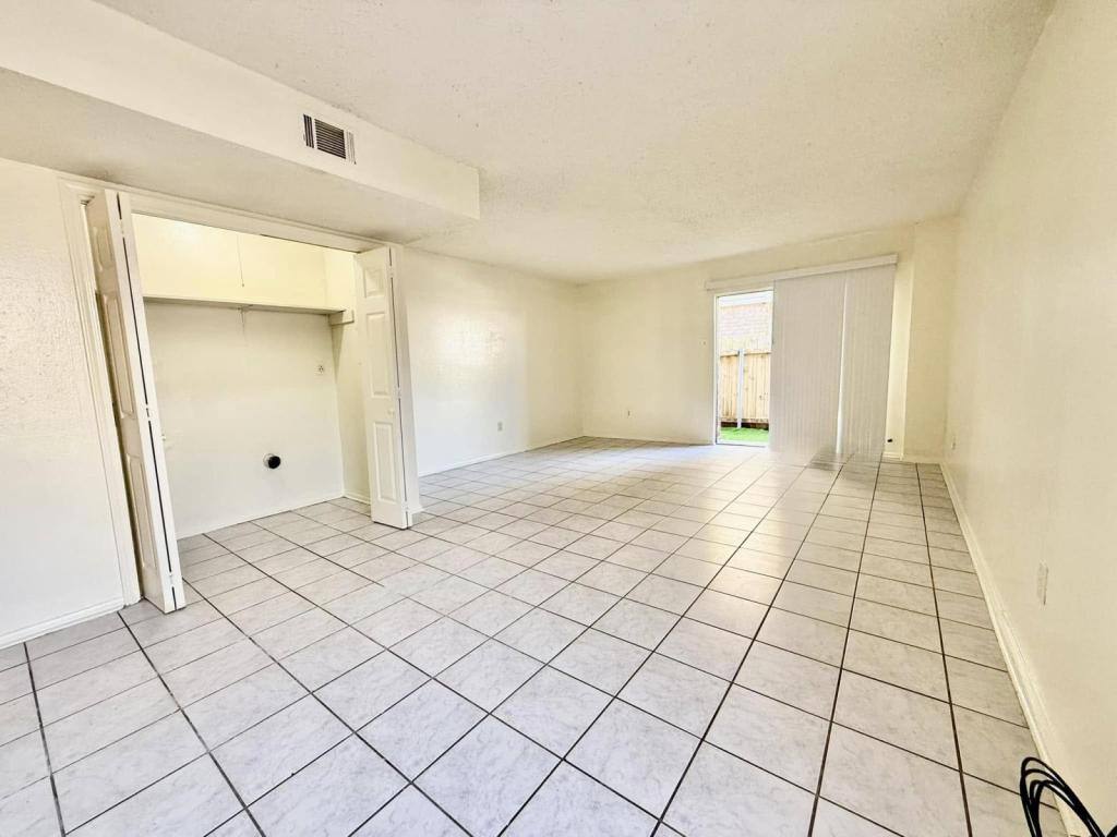 Townhouse for rent at 1620D Newport Place, Kenner, LA 70065