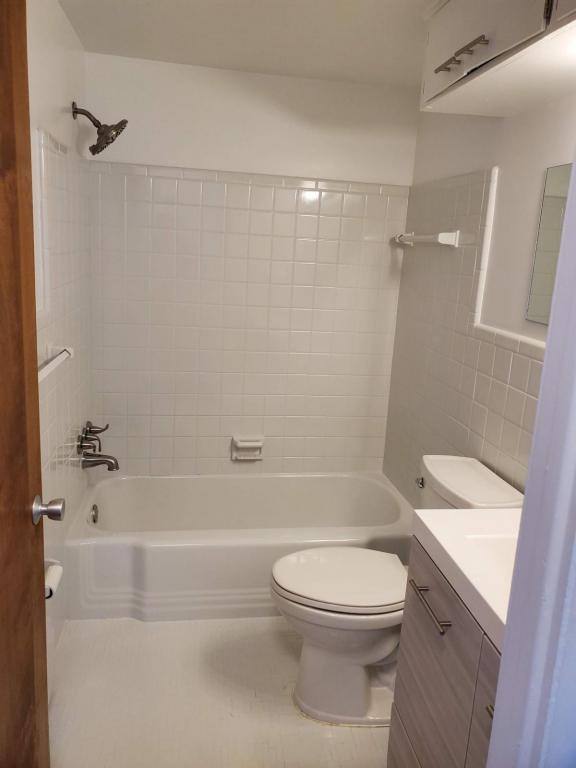 Apartment for rent at 8300 E Jefferson, Detroit, MI 48214