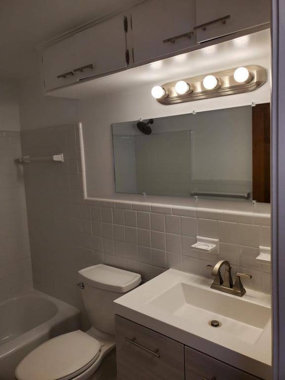 Apartment for rent at 8300 E Jefferson, Detroit, MI 48214