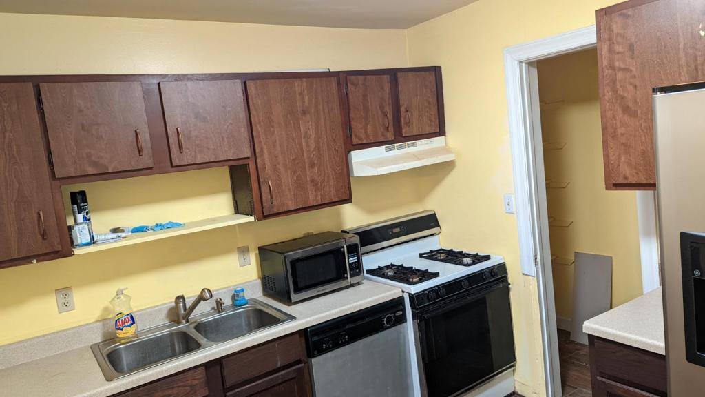 Townhouse for rent at 621 Gunston Court #A, Winston Salem, NC 27105