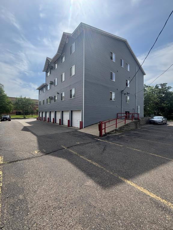 Apartment for rent at 627 5th Ave S #B01, Saint Cloud, MN 56301