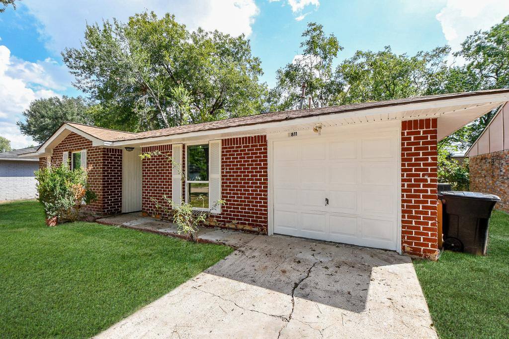 House for rent at 5811 Greencraig Dr, Houston, TX 77035
