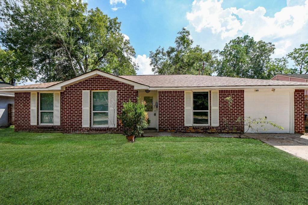 House for rent at 5811 Greencraig Dr, Houston, TX 77035