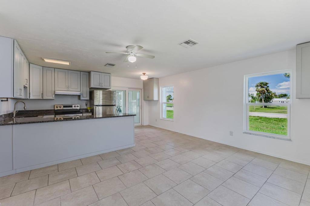 Condo for rent at 16599 Davis Rd, Fort Myers, FL 33908