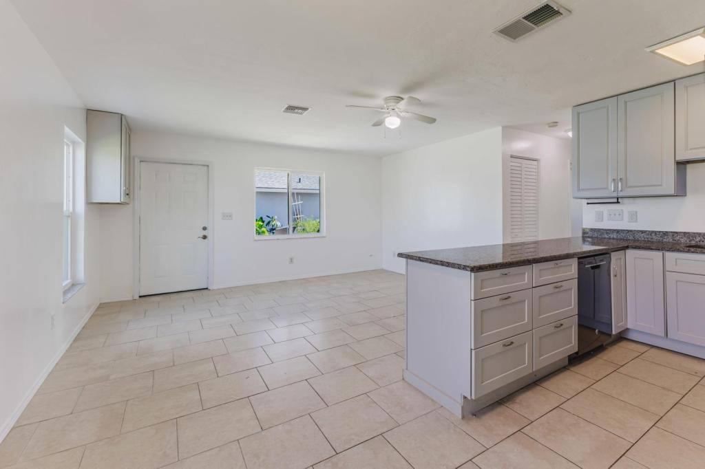 Condo for rent at 16599 Davis Rd, Fort Myers, FL 33908