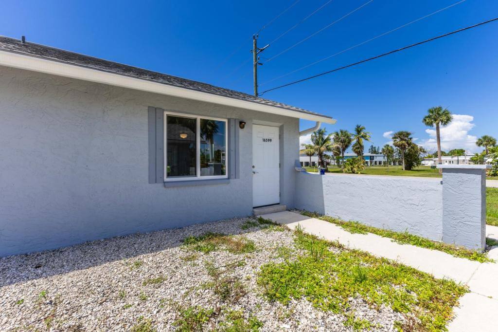 Condo for rent at 16599 Davis Rd, Fort Myers, FL 33908