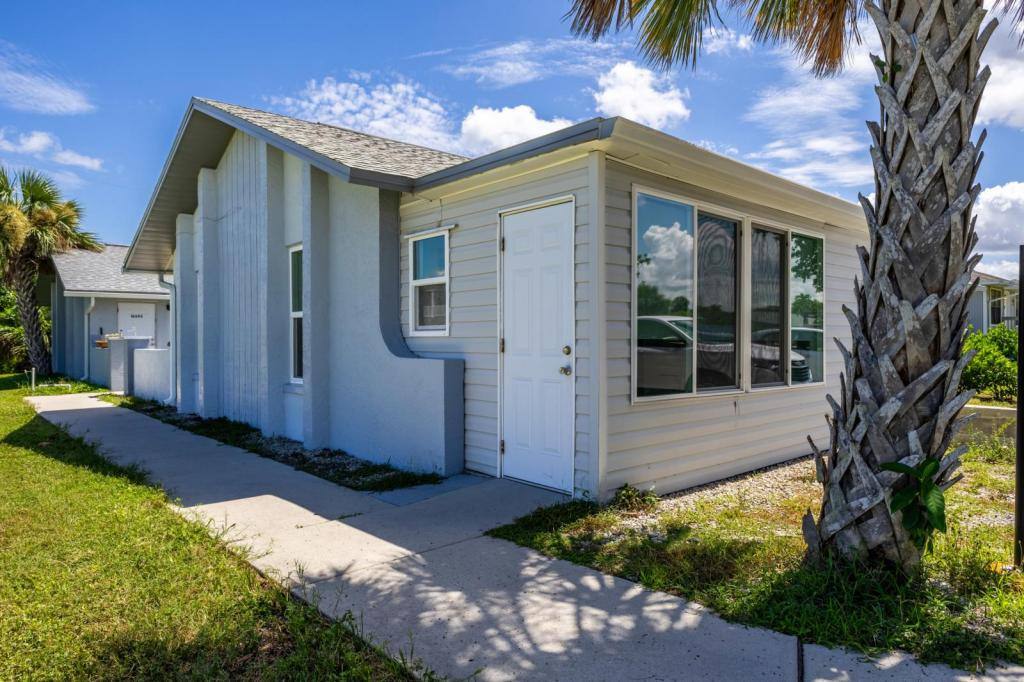 Condo for rent at 16599 Davis Rd, Fort Myers, FL 33908