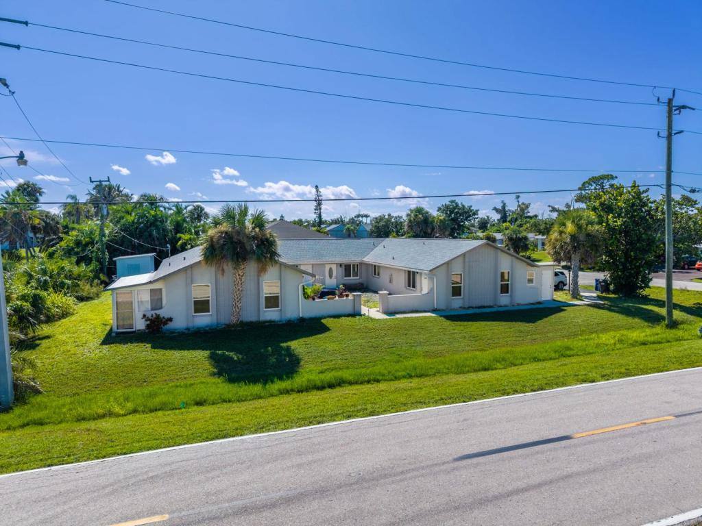 Condo for rent at 16599 Davis Rd, Fort Myers, FL 33908