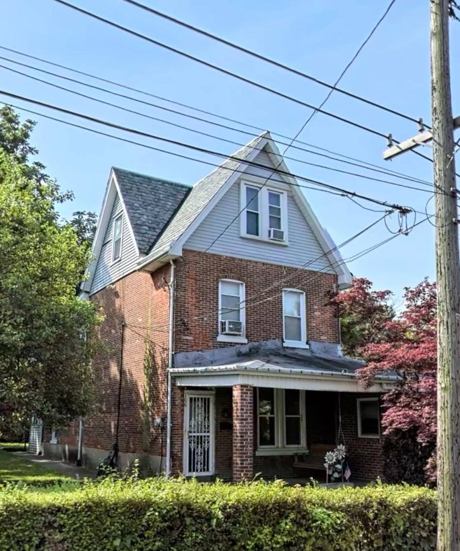 Apartment for rent at 106 N 9th St #2, Darby, PA 19023