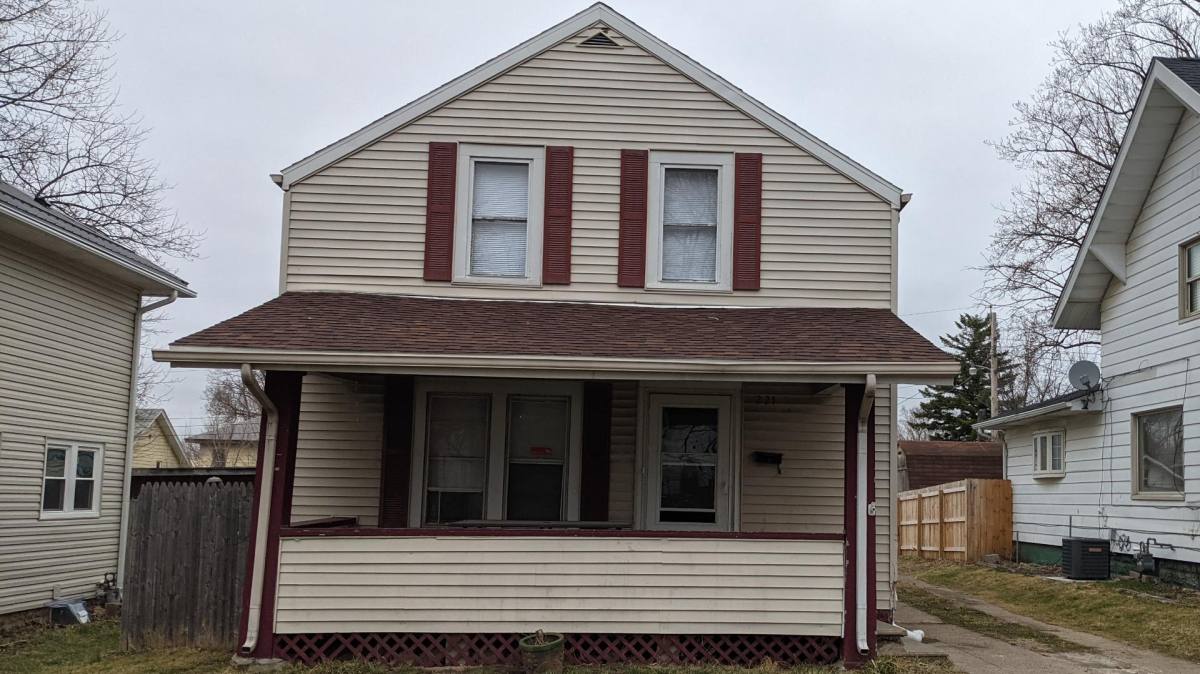 House for rent at 221 E Eckman St #221, South Bend, IN 46614