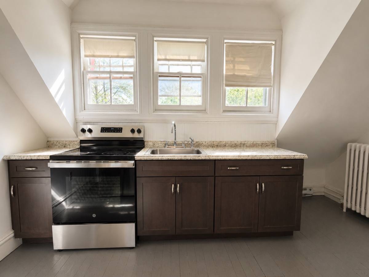 Apartment for rent at 110 E High St #3B, Milford, PA 18337