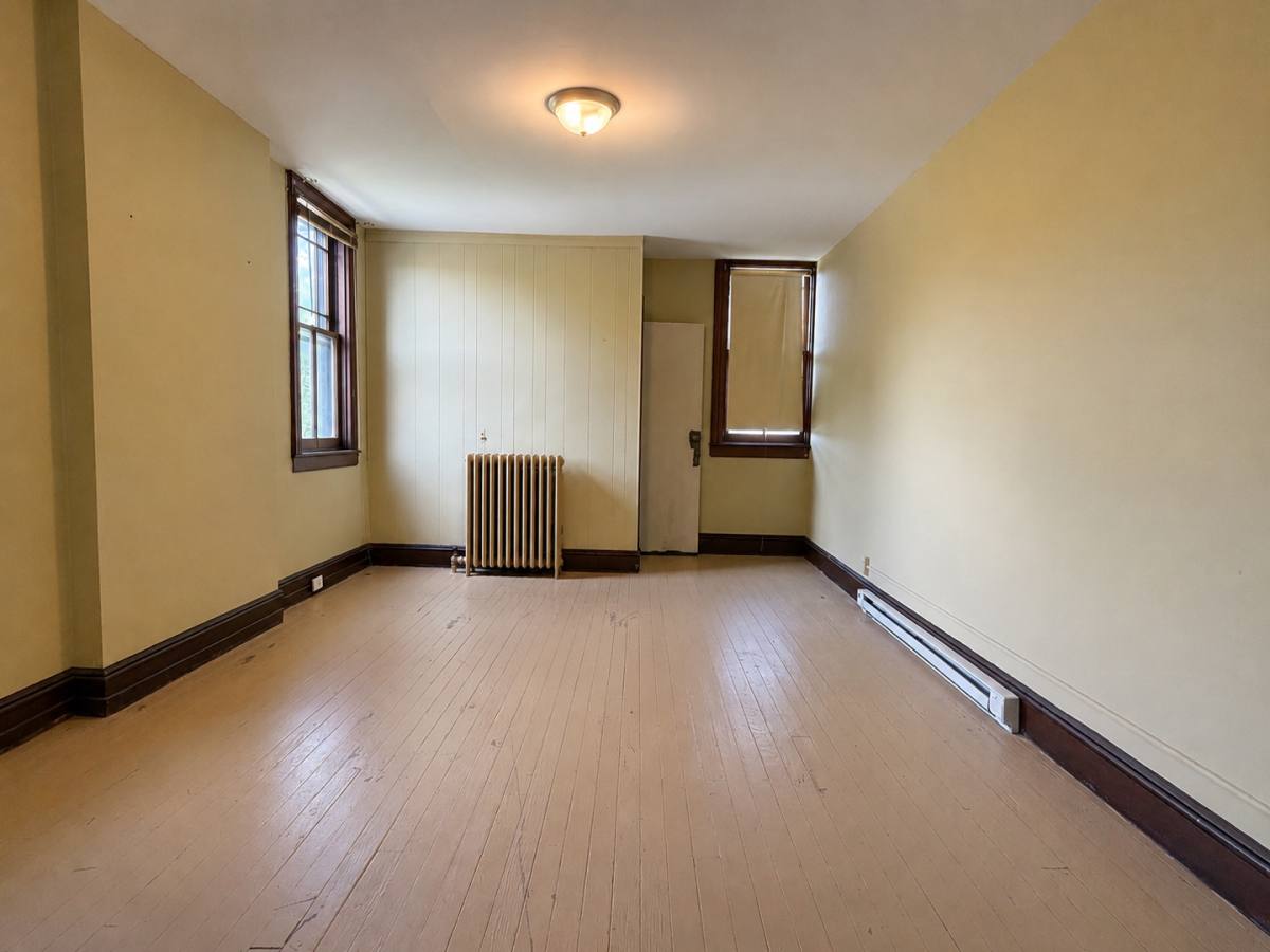 Apartment for rent at 110 E High St #3B, Milford, PA 18337
