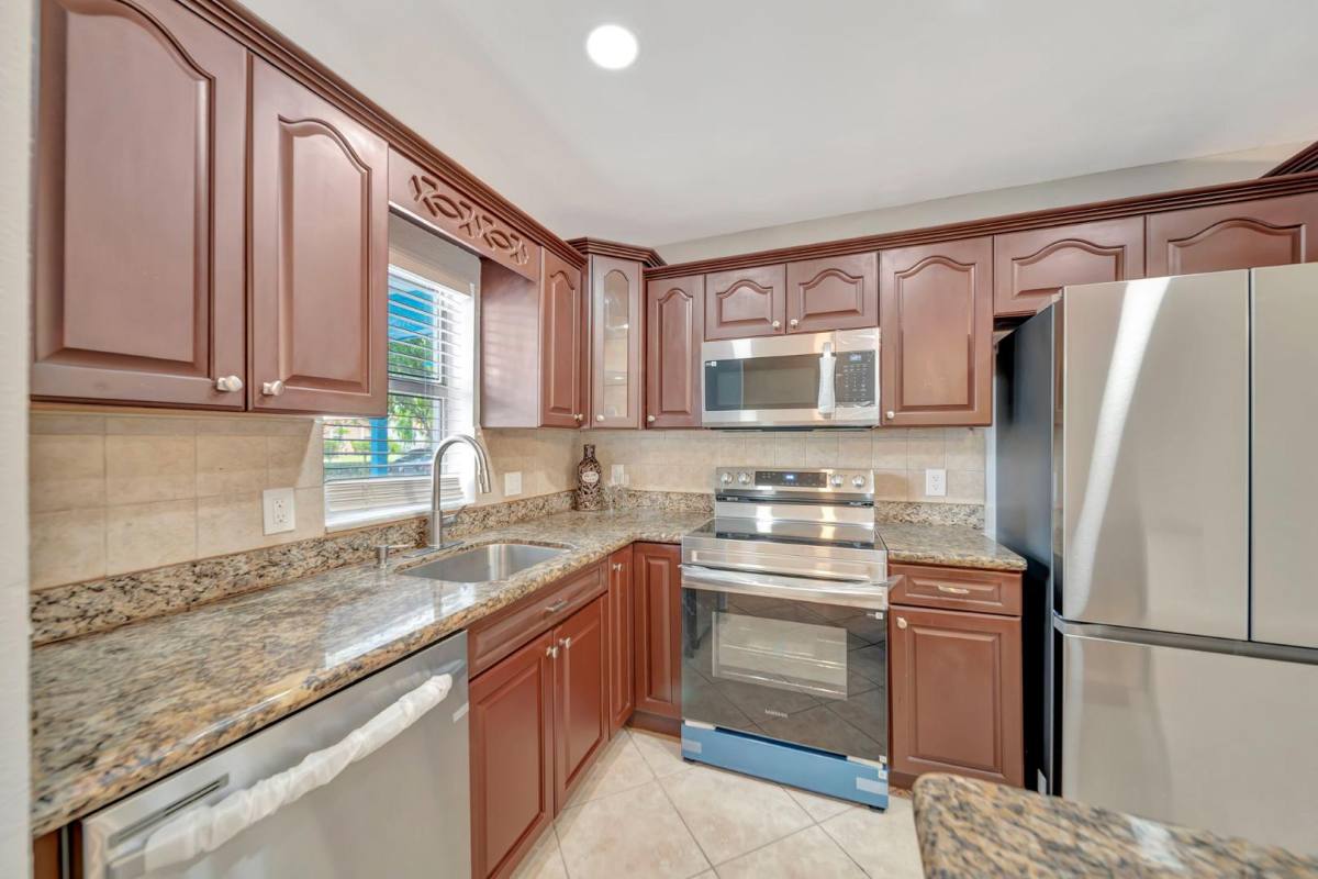 Condo for rent at 11640 NW 39th St, Coral Springs, FL 33065