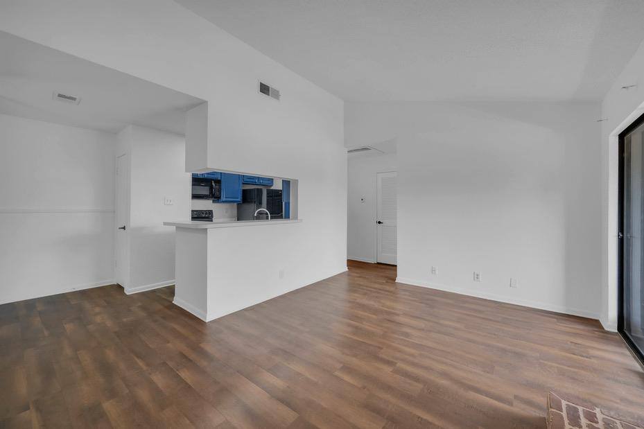 Apartment for rent at 2006 Cloisters Dr, Arlington, TX 76011
