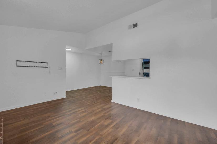 Apartment for rent at 2006 Cloisters Dr, Arlington, TX 76011