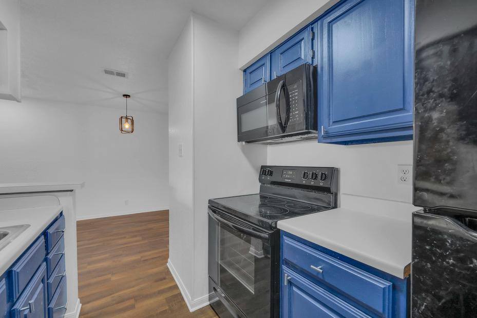 Apartment for rent at 2006 Cloisters Dr, Arlington, TX 76011