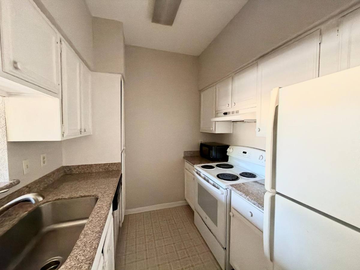 Apartment for rent at 728 Bering Dr #LEGORRETA 10, Houston, TX 77057