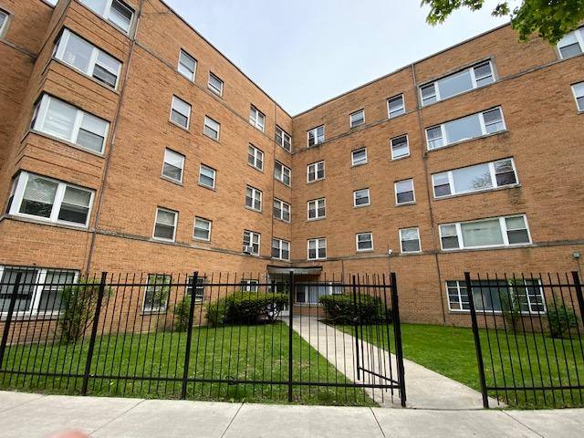 Apartment for rent at 7327 N Rogers Ave #501, Chicago, IL 60626
