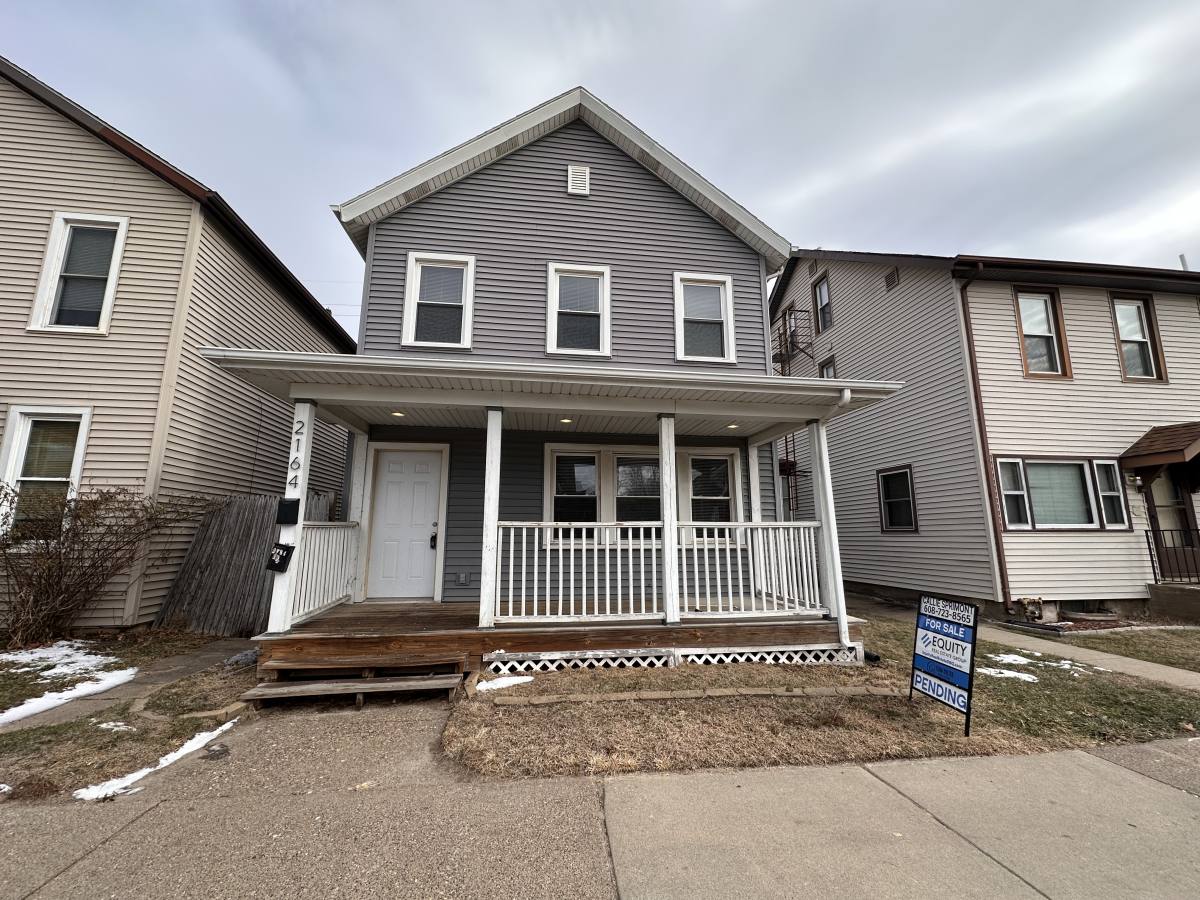 Townhouse for rent at 2164 Jackson St, Dubuque, IA 52001