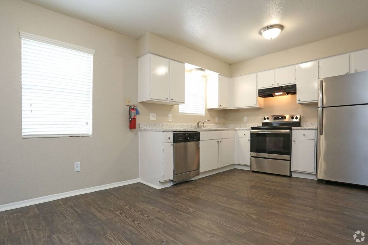 Townhouse for rent at Pointe Ann, 1225 10th St N, Texas City, TX 77590