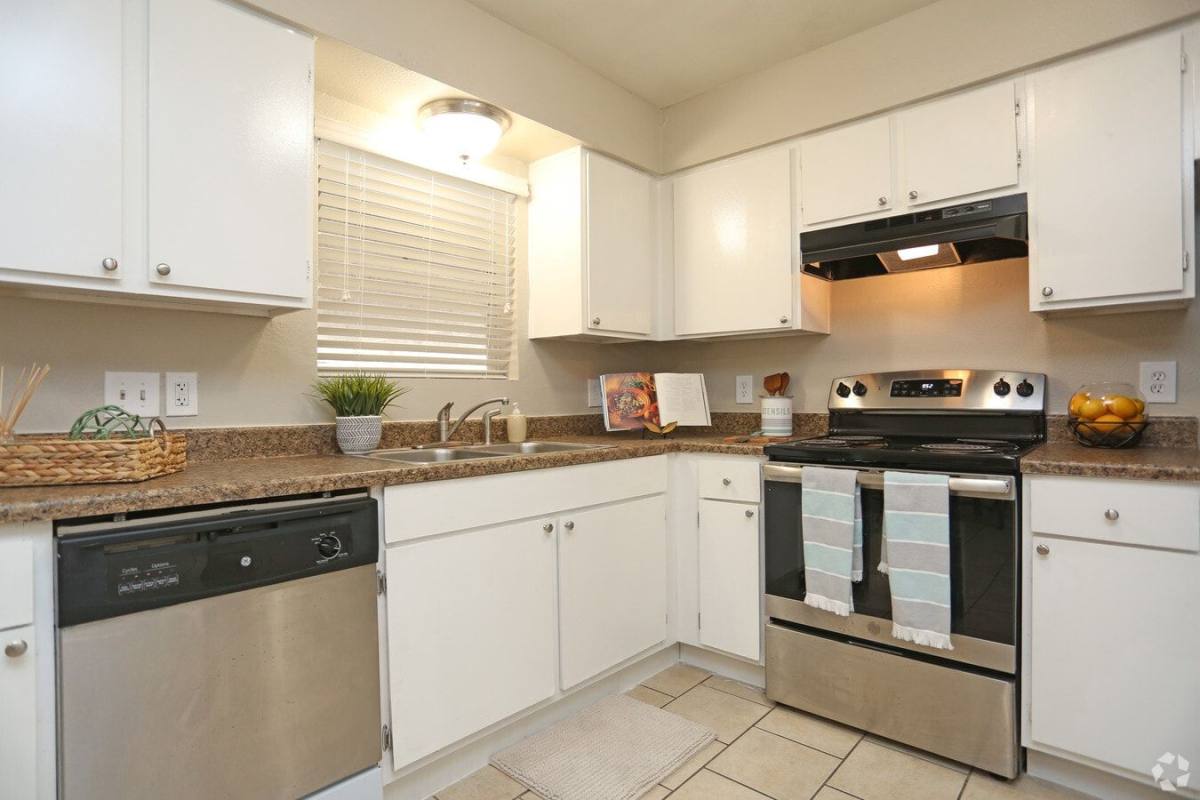 Townhouse for rent at Pointe Ann, 1225 10th St N, Texas City, TX 77590